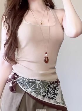 琥珀色镂空椭圆吊坠皮绳串珠项链