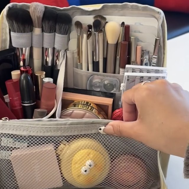 Ins style makeup bag for women portable large capacity 2025 new high-end partition storage pencil bag high-value stationery bag