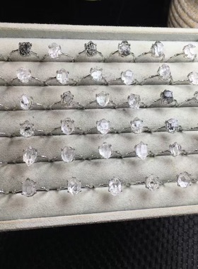 天然闪灵钻戒指，铜托镶嵌  时尚气质简约大方  天然闪灵原石款