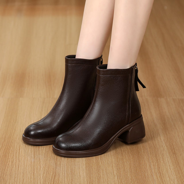 Xiangxiniao 2025 new style short boots for women, medium thick heel, slimming