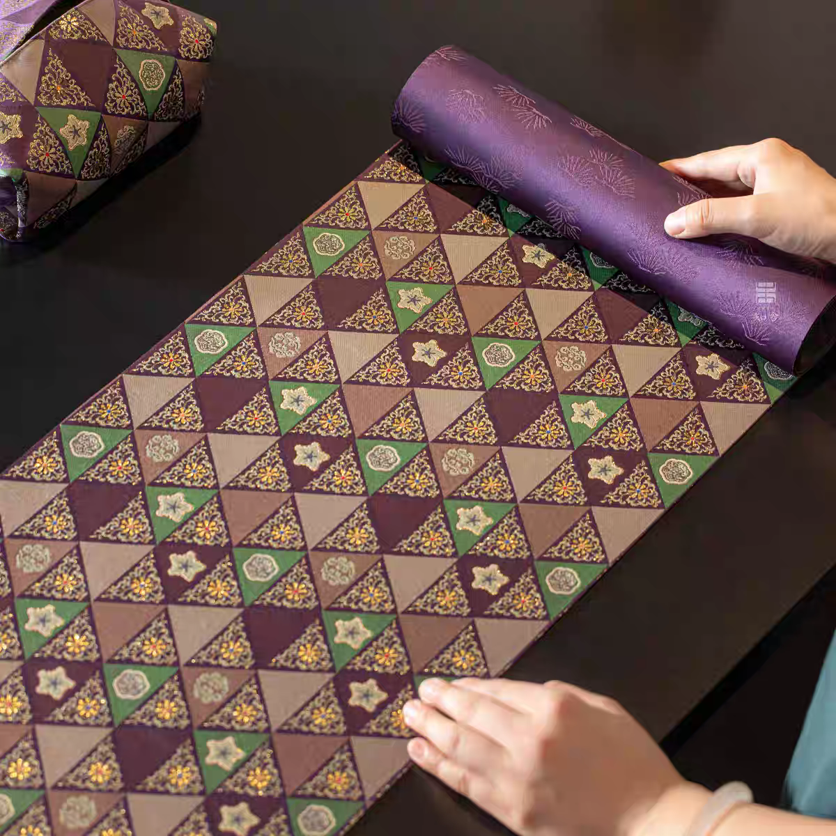 知舍 金彩山花纹茶席 原创 复古新中式轻奢 高端茶桌台布双面桌旗,淘宝优惠券,粉丝福利购,淘宝优惠卷