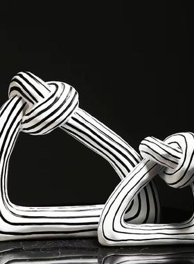 现代简约创意白黑条纹扭结树脂摆件样板房家居玄关客厅软装饰品