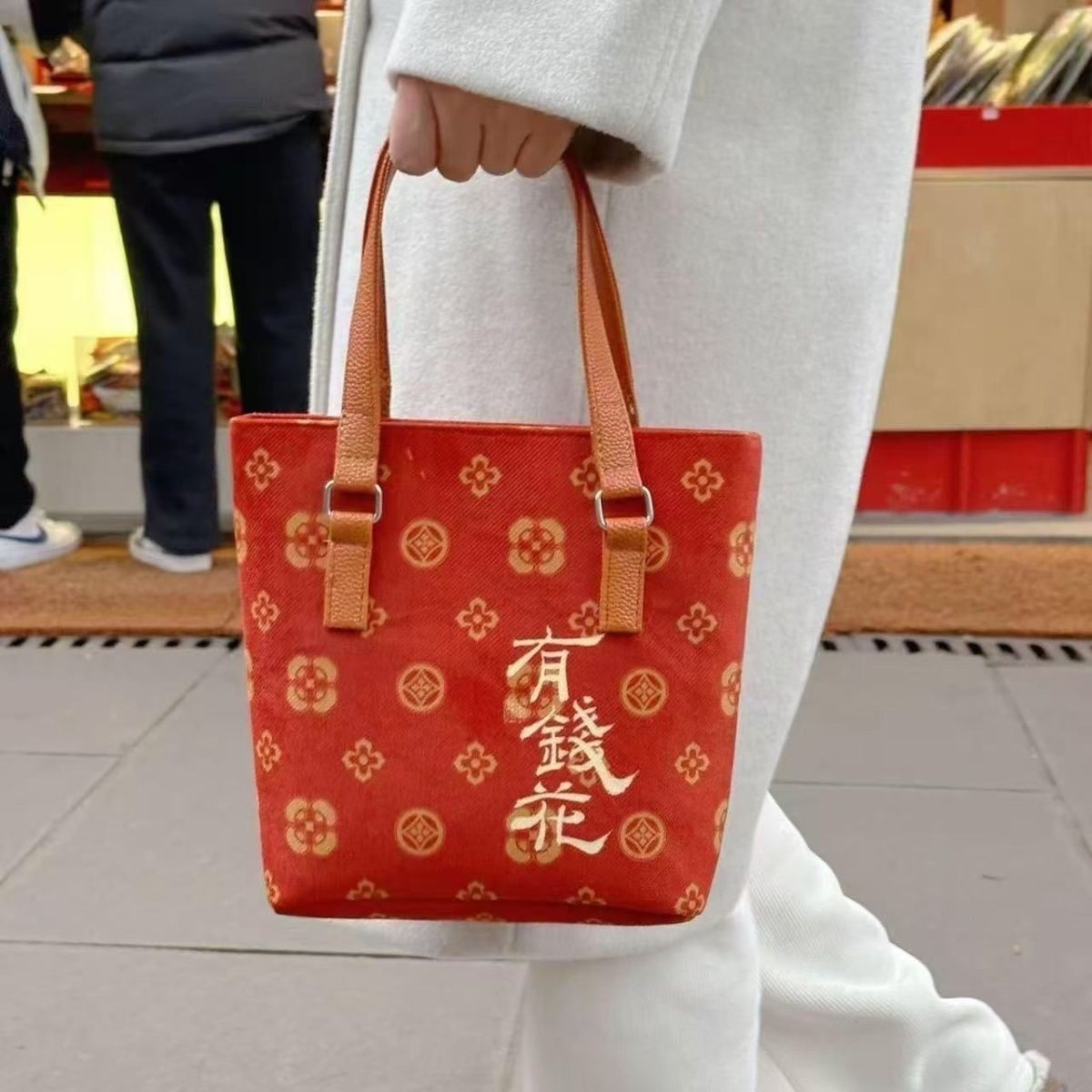 原创2025新款有钱花包包新年限定手提抱财包包便携大容量钱袋子帆,淘宝优惠券,粉丝福利购,淘宝优惠卷