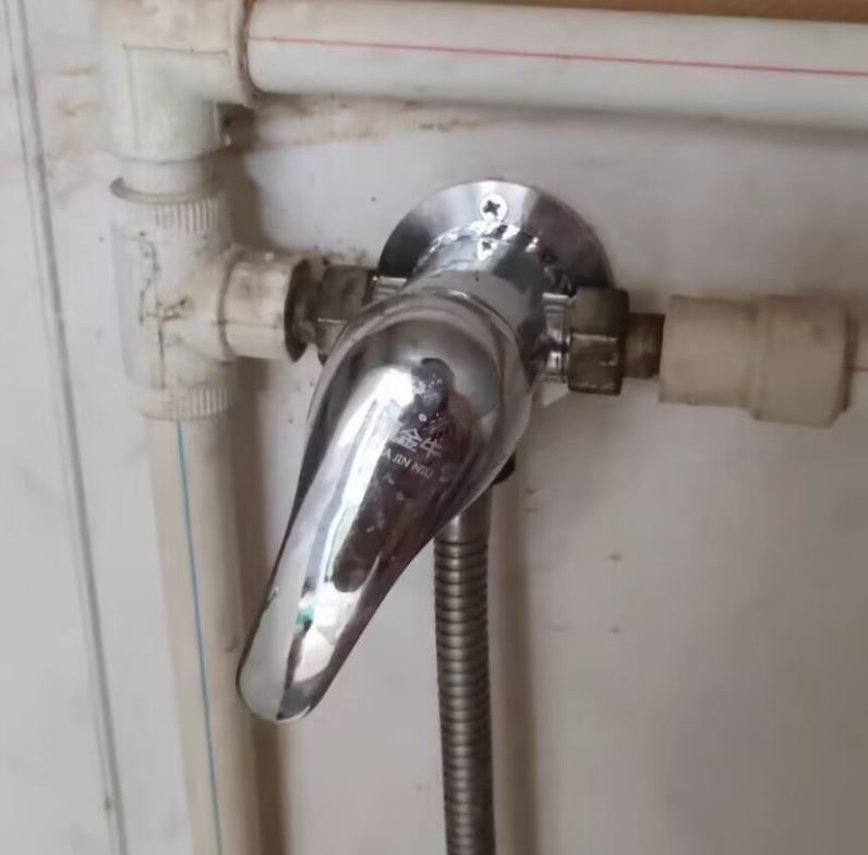 All-copper exposed electric water heater shower set with hot and cold water mixing valve switch solar water mixing valve