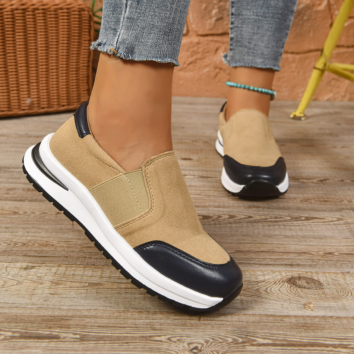 Cross-border new large size women's shoes 2026 spring slip-on casual shoes thick-soled comfortable sports style single shoes sneakers trend
