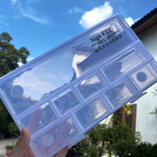 Special storage box for stage makeup artists