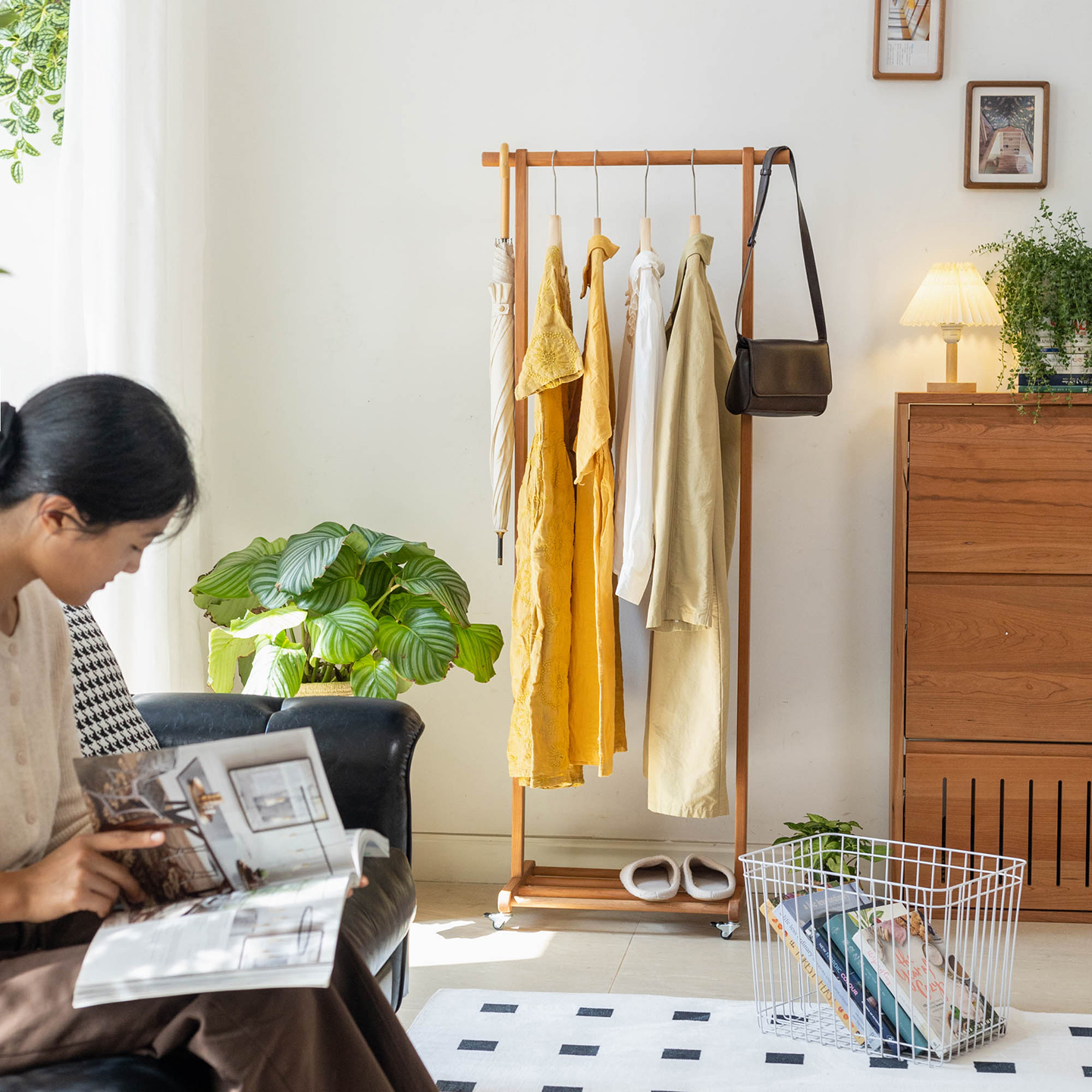 挂衣架可移动实木次净衣架家用卧室简约衣帽架脏衣篓收纳置物架子 - 图0