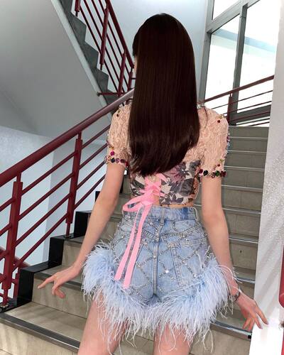 打歌服韩国IVE同款张元英女团演出打歌服水钻钉珠重工牛仔短裤 - 图2