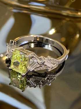 培育冰花切镶嵌苹果绿2克拉戒指精工厚镀18K金不掉色6*8长方钻戒
