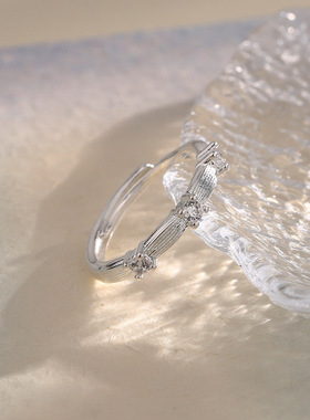 三颗钻拉丝戒指复古轻奢高级感求婚告白礼物素圈哑光锆石食指戒