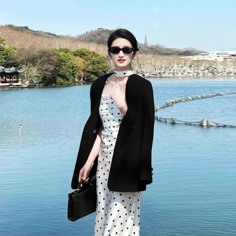 2025夏季新款高级感西装外套女轻熟风西服波点吊带连衣裙两件套装,淘宝优惠券,粉丝福利购,淘宝优惠卷