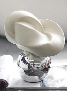 现代创意抽象扭转摆件样板间书房客厅酒店民宿设计师艺术软装饰品