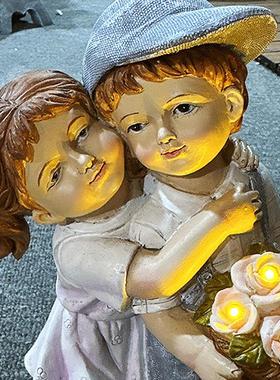 跨境太阳能树脂灯摆件装饰高级摆件工艺品创意礼品人物情侣精致