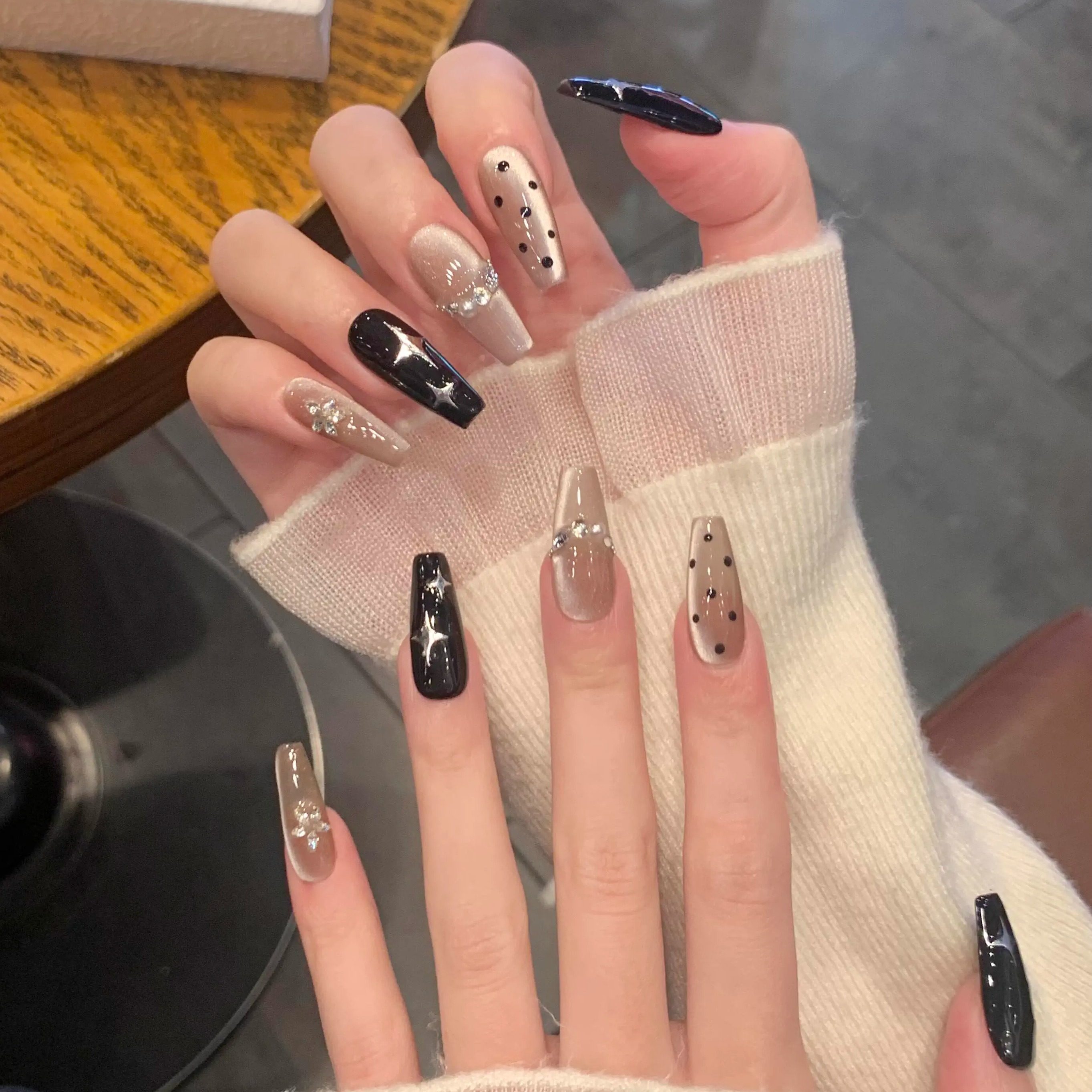 艺人甜酷暗黑系波点猫眼纯手工穿戴甲中长款高级感显白美甲贴片,淘宝优惠券,粉丝福利购,淘宝优惠卷