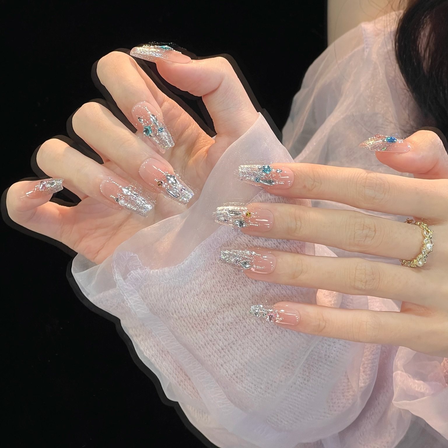 艺人春日清透闪钻纯手工穿戴甲中长款渐变鎏金高级感显白美甲贴片,淘宝优惠券,粉丝福利购,淘宝优惠卷