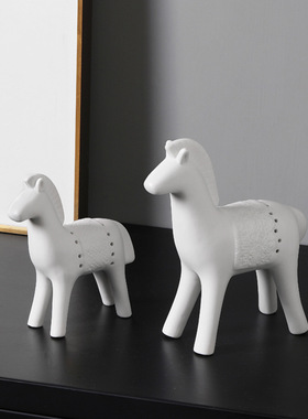 现代时尚简约白色马摆件