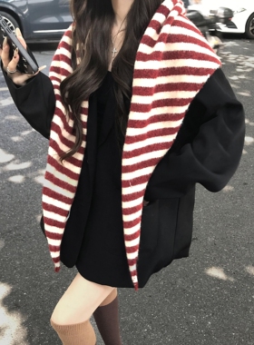 红色毛绒条纹围巾女款2026新款冬针织三角披肩氛围感围脖护颈椎