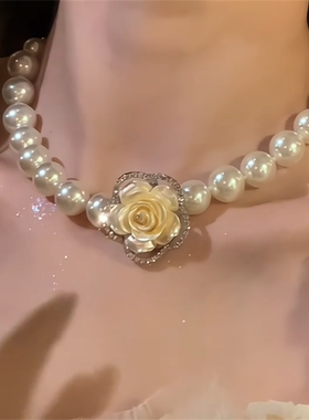 珍珠山茶花颈链女款配饰