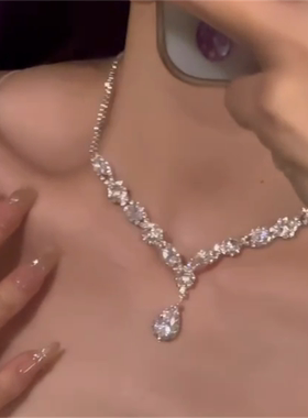 爆闪轻奢钻石项链耳环套装