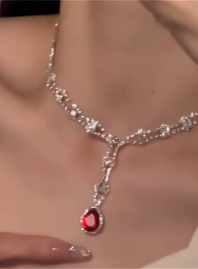 红色水滴项链宴会礼服