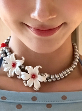 白色鸢尾花朵项链双层珍珠高级感