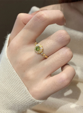 宫廷风爆闪绿色锆石花朵戒指
