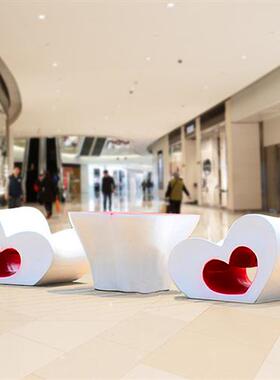 玻璃钢爱心座椅雕塑公园林景观爱情主题桌椅摆件商场甜品店装饰品