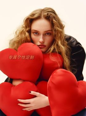 520情人节爱心抱枕摆件