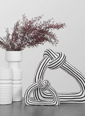 现代简约创意白黑条纹扭结树脂摆件样板房家居玄关客厅软装饰品