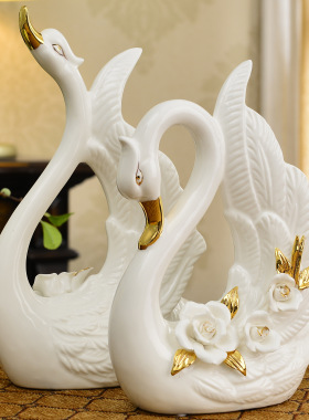 现代简约情侣陶瓷天鹅摆件家居装饰品欧式创意结婚礼物实用工艺品