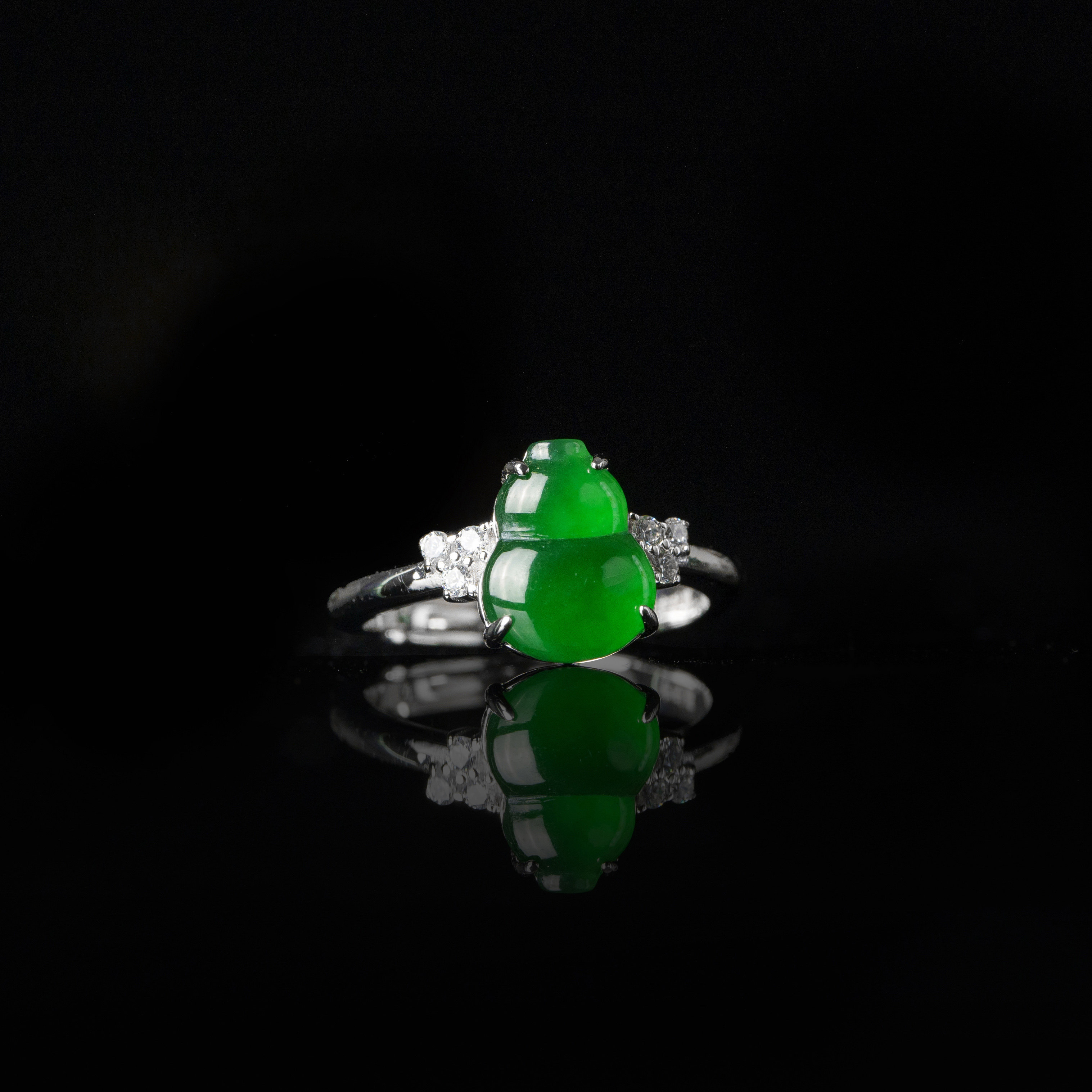 Anda Win Jewelry Family has you all the way, a lifetime jade gourd ring as a Chinese Valentine's Day gift