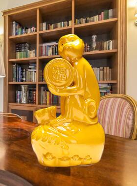 陶瓷猴子十二生肖猴黄色猴子生日礼物客厅桌面小猴摆件家居装饰品