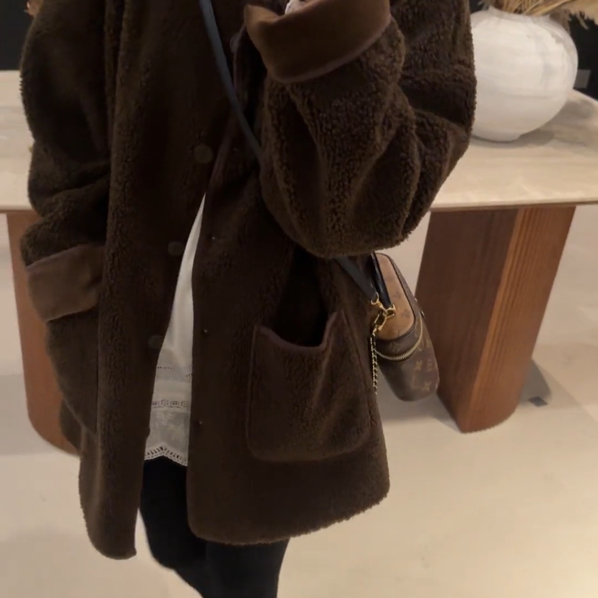 欧货连帽皮毛一体外套女2025秋冬新款宽松百搭保暖中长款毛毛上衣 - 图1