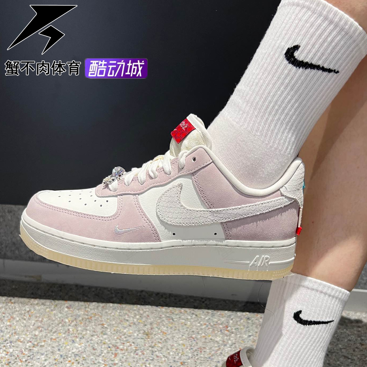 耐克 Nike Air Force 1Low 龙年款 低帮板鞋女款白紫 FZ5066-111 - 图0