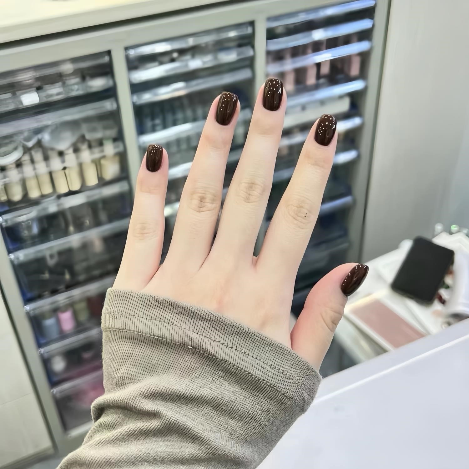 指甲贴片新年咖啡棕纯色手工穿戴甲美甲成品高级感秋冬复古短款,淘宝优惠券,粉丝福利购,淘宝优惠卷