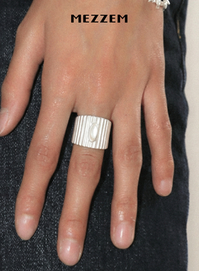 MEZZEM银色条纹椭圆开口戒指