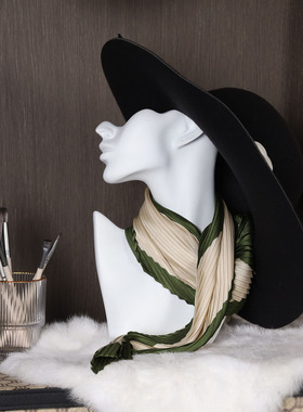 现代轻奢意式样板房衣帽间衣服衣柜收纳盒摆件软装全屋定制装饰品