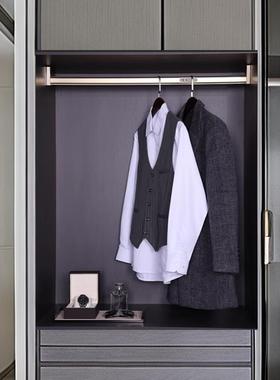 软装帽间饰品意式男士衣诧寂风衣服陈列道具衣柜样板间摆件