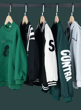 现代简约男孩房衣柜软装摆件样板房衣帽间饰品儿童运动衣服套装鞋