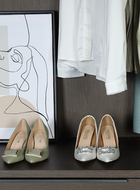 样板房间衣帽间摆件现代轻奢衣柜软装饰陈列高跟鞋连衣裙收纳盒