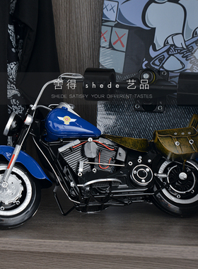 样板间儿童房衣帽间衣柜男孩运动风软装饰品衣服帽子滑板摆件组合