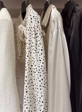 百恒样板房衣帽间梳妆台衣服衬衫摆件全屋定制衣柜软装轻奢装饰品