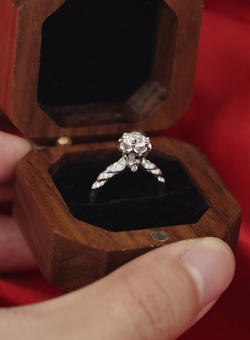 艺升缘珠宝凤冠云肩戒指定制S925银一克拉莫桑石女士钻戒原创设计