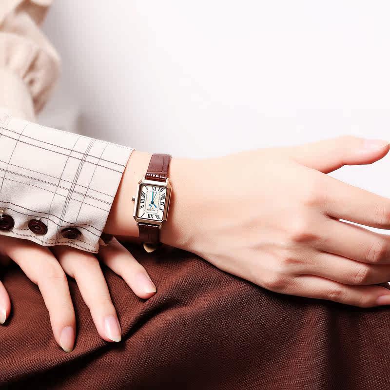  Julius聚利时依雅琪国产腕表