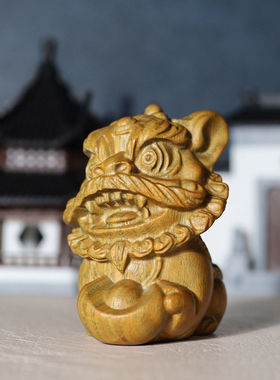 绿檀木醒狮摆件现实木手工雕刻文玩手把件桌面中式茶宠车载装饰