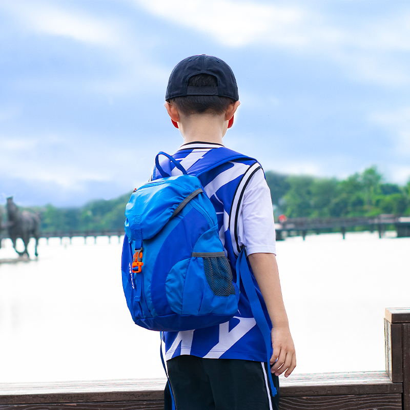 户外儿童秋游背包轻便男孩外出旅游双肩包小学生春游出游超轻旅行