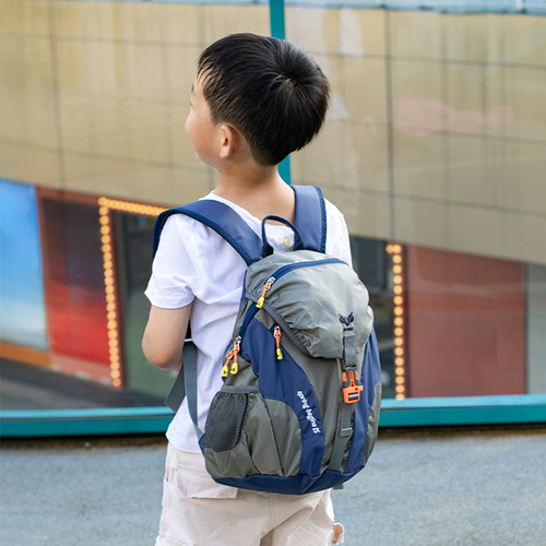 户外儿童小背包轻便男孩外出旅游小学生登山双肩包超轻出游春游