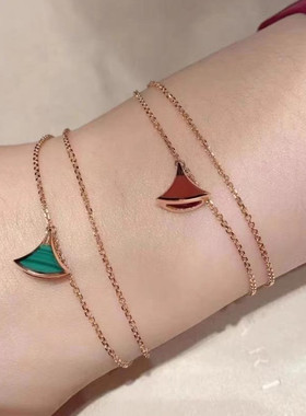 小裙子手链女镀玫瑰金轻奢简约白贝母红玉髓孔雀石扇形双层链手环