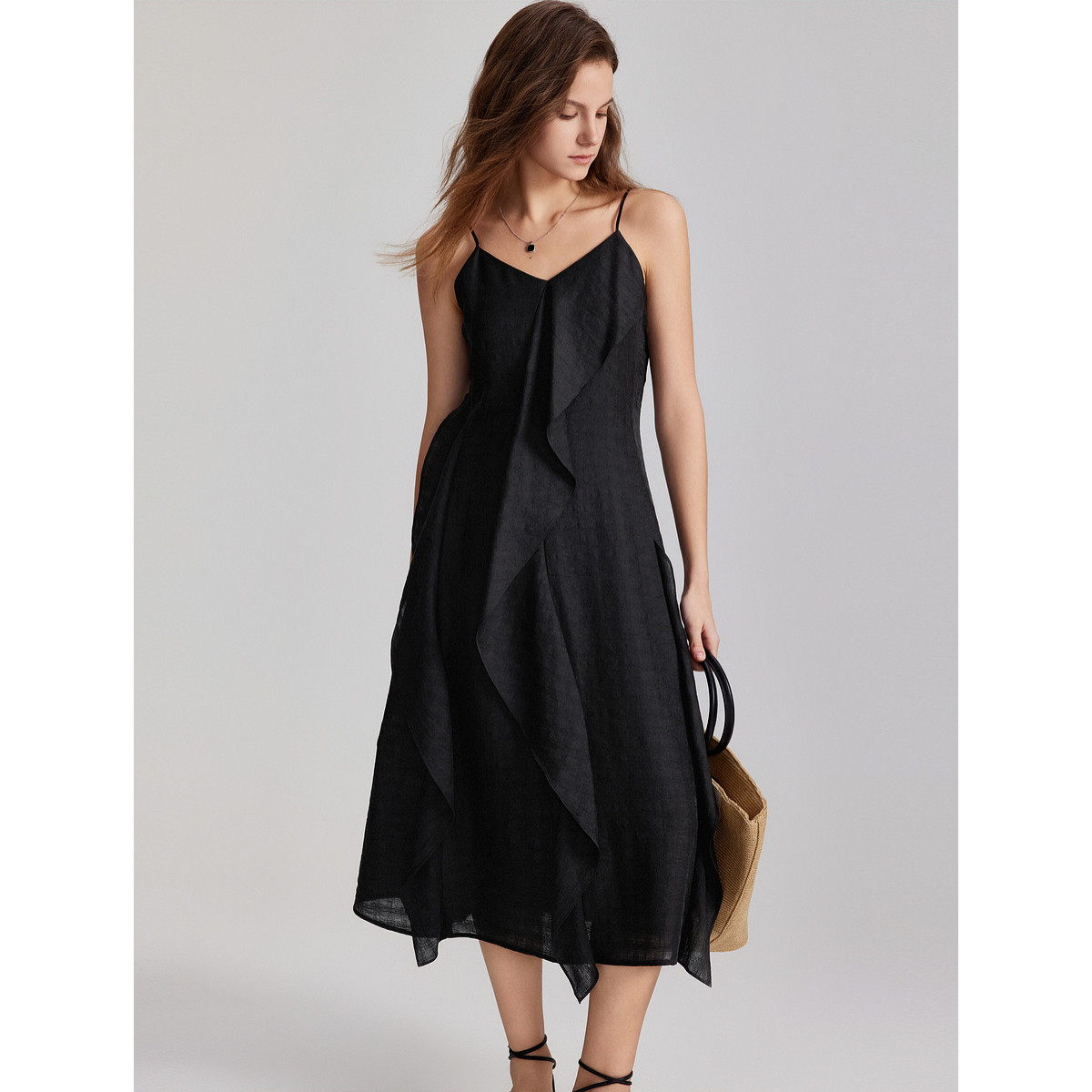 ELLE黑色高级感气质小众吊带连衣裙女2025夏季新款高端精致裙子,淘宝优惠券,粉丝福利购,淘宝优惠卷