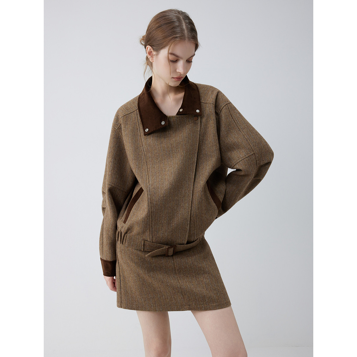 ELLE拼接咖色灯芯绒廓形短外套女2025秋新款独特绵羊毛宽松夹克,淘宝优惠券,粉丝福利购,淘宝优惠卷